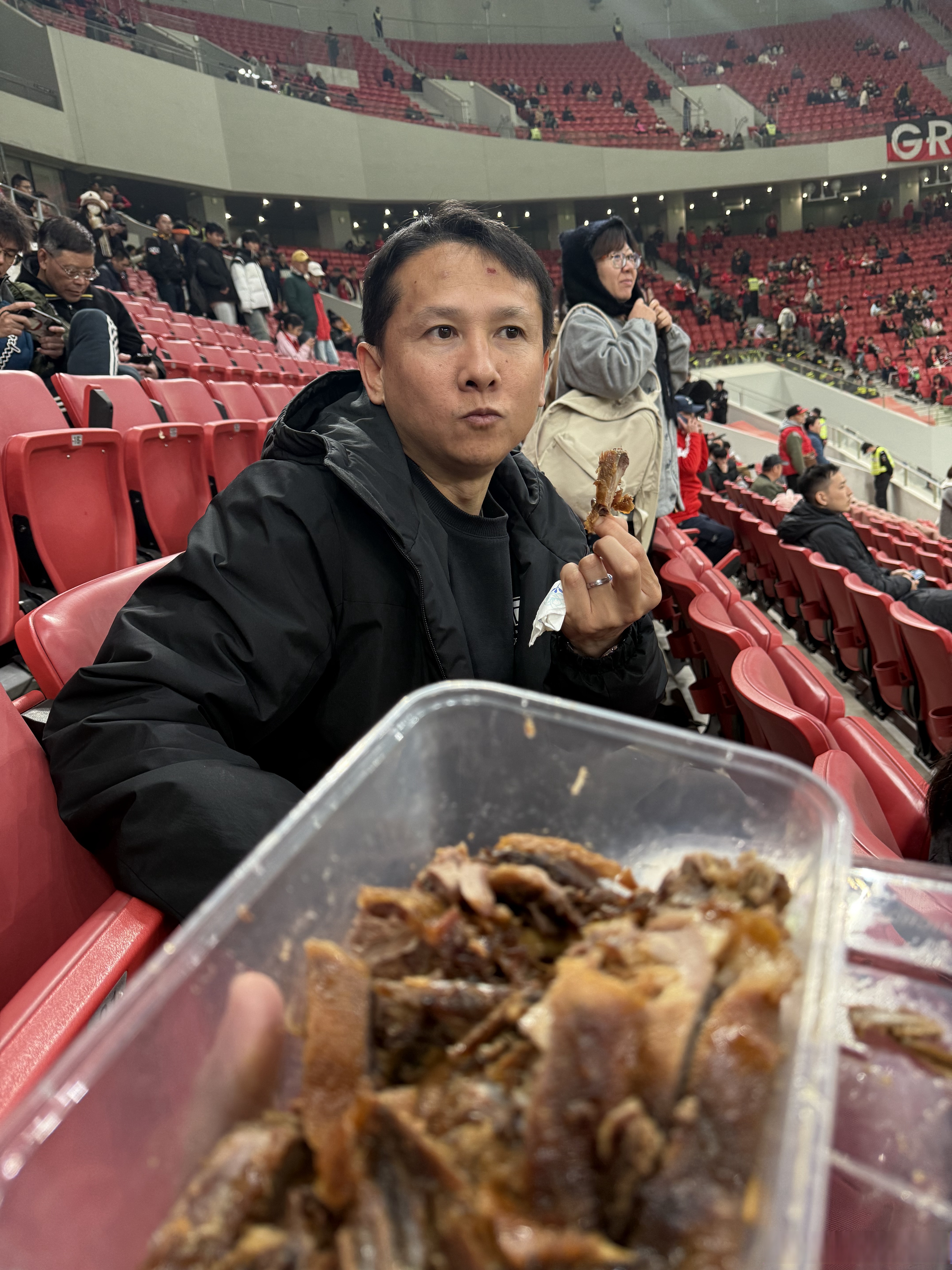 球星们奔赴陌生球场，争夺巨大荣誉