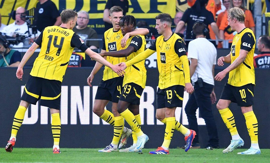 包含斯图加特主场不敌多特蒙德，遭遇失利的词条