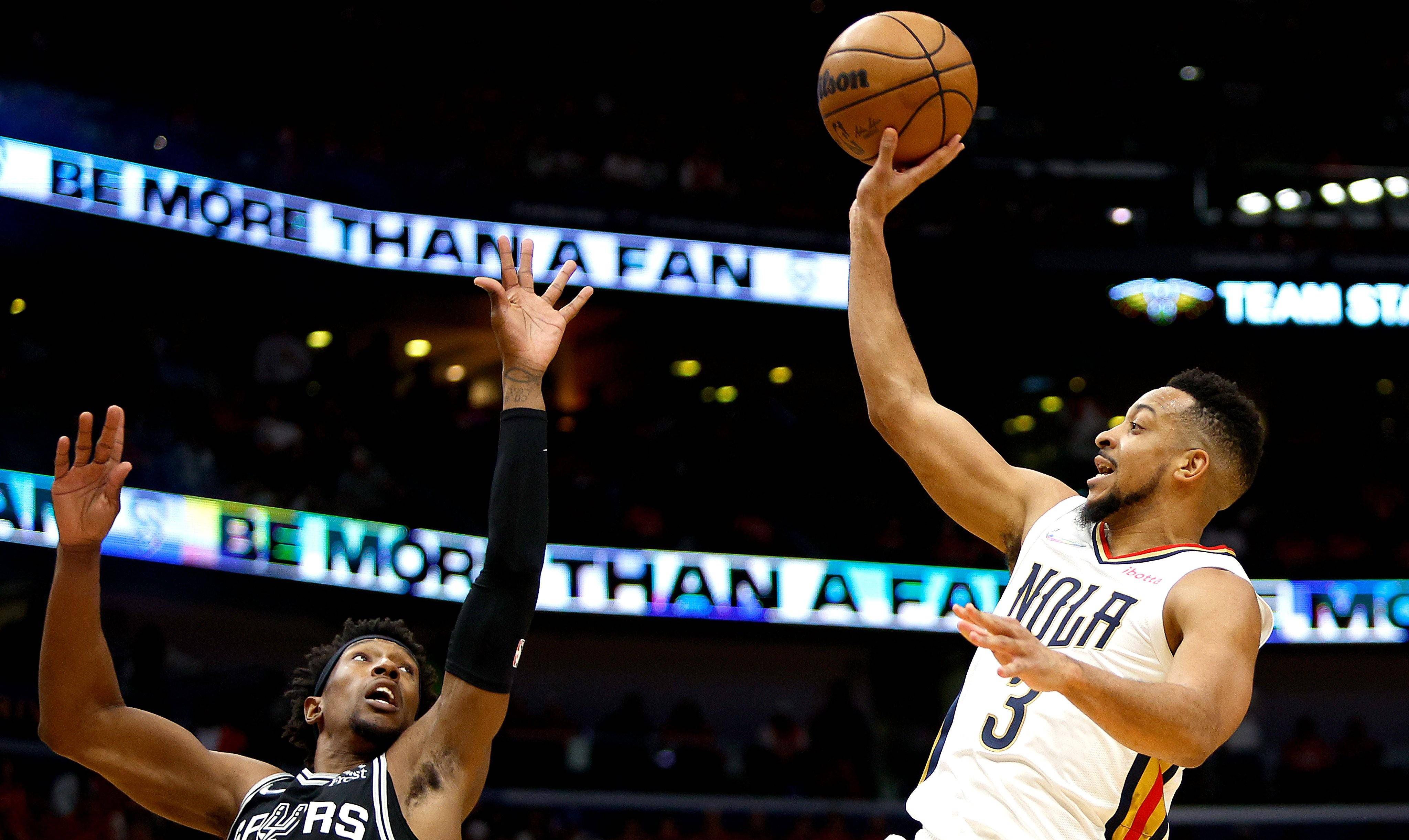 马刺再度失败,伦纳德状态低迷 马刺再度失败,伦纳德状态低迷