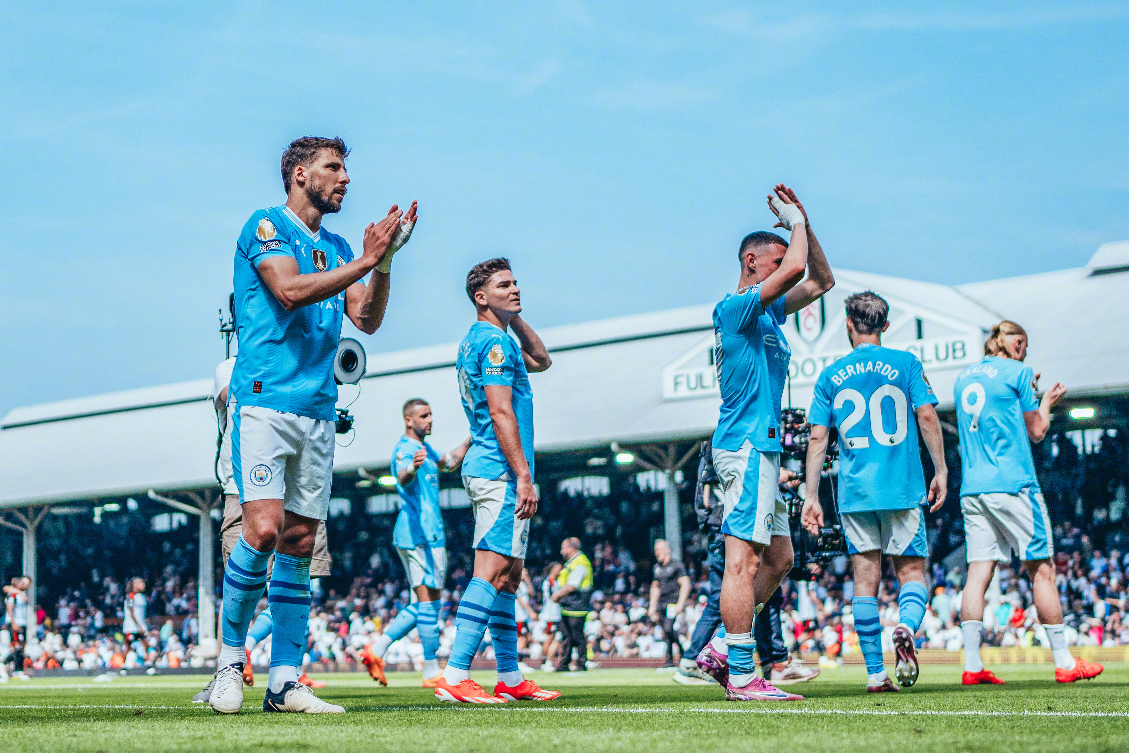 卡利亚里客场惊险逆转,捧得关键胜利 卡利亚里客场惊险逆转,捧得关键胜利