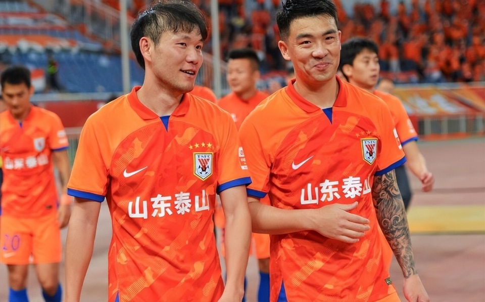 山东鲁能球员展现实力,击败对手夺得胜利 山东鲁能球员展现实力,击败对手夺得胜利