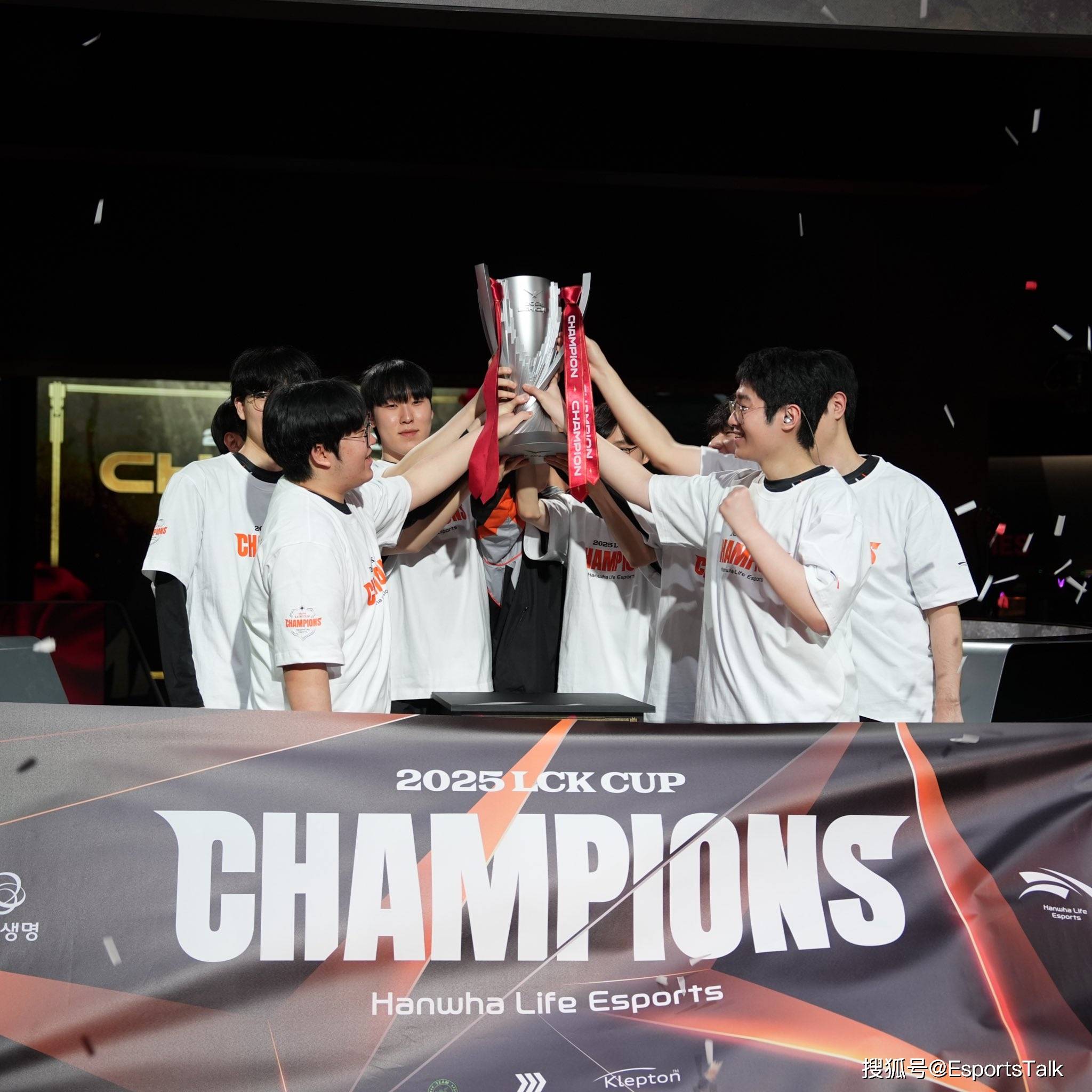 战队在主场比赛中获得关键胜利 战队在主场比赛中获得关键胜利