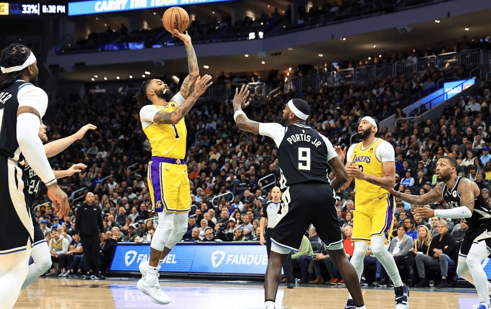 篮球明星们在巅峰对决中发挥出色