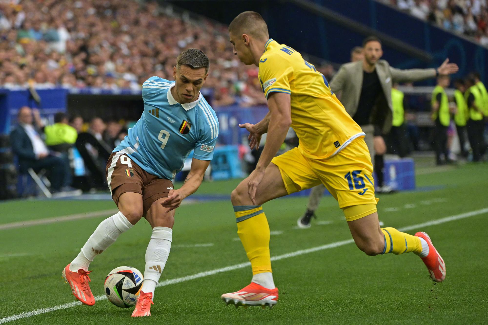 乌克兰国家队勇夺胜利,成功闯入欧洲杯四强 乌克兰国家队勇夺胜利,成功闯入欧洲杯四强