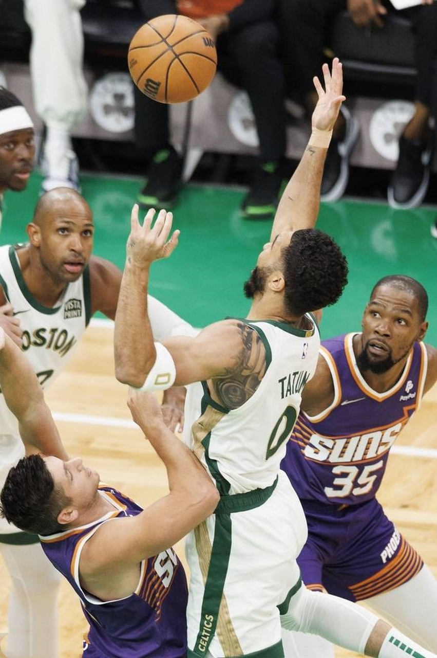 凯尔特人巨星砍下三双领衔球队赢球 凯尔特人巨星砍下三双领衔球队赢球