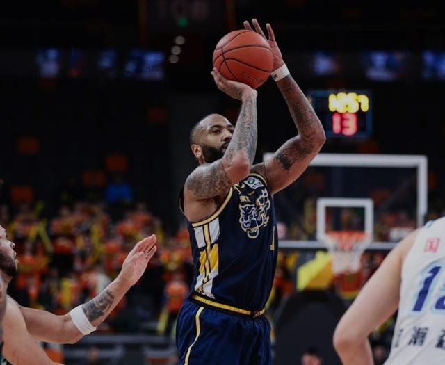 广东队主场精彩逆转山东队,取得胜利 广东队主场精彩逆转山东队,取得胜利