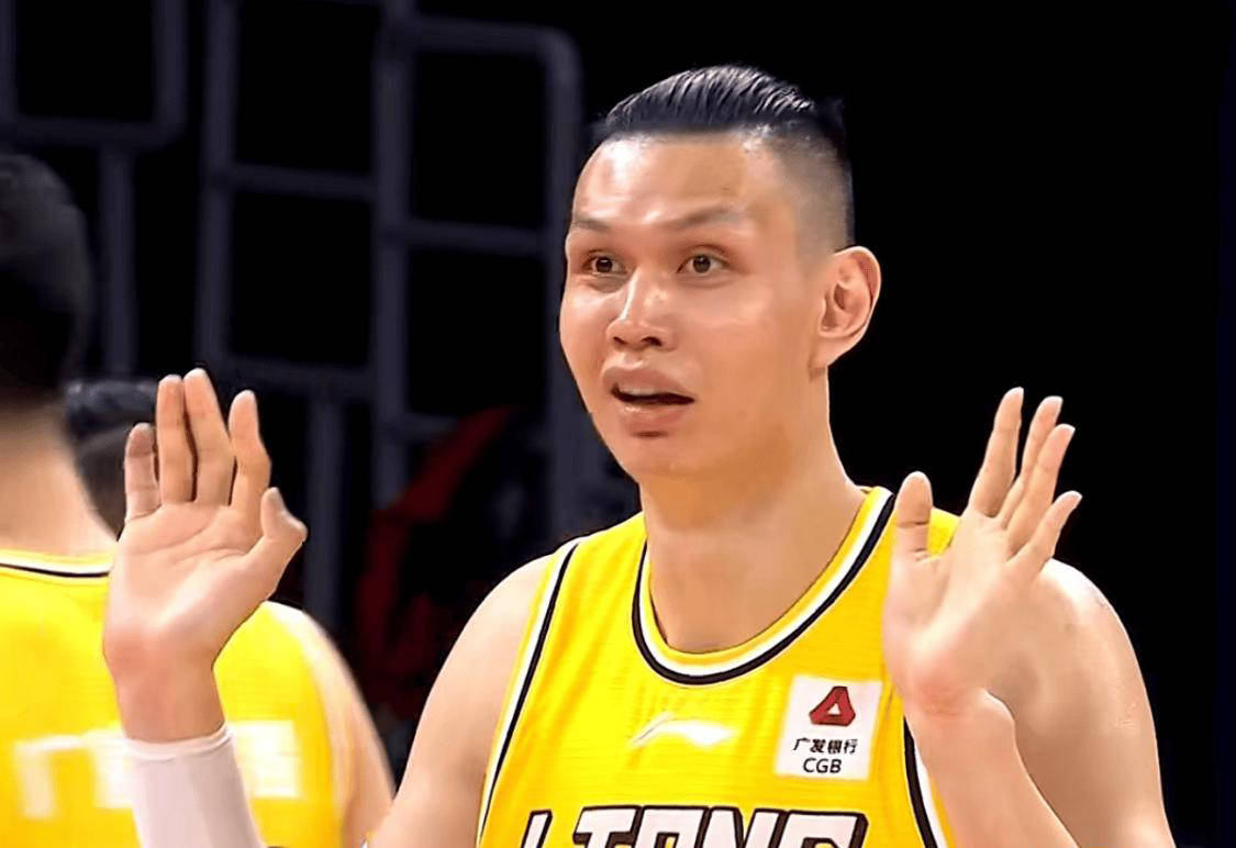 老将球员发挥稳定,对球队贡献突出 老将球员发挥稳定,对球队贡献突出