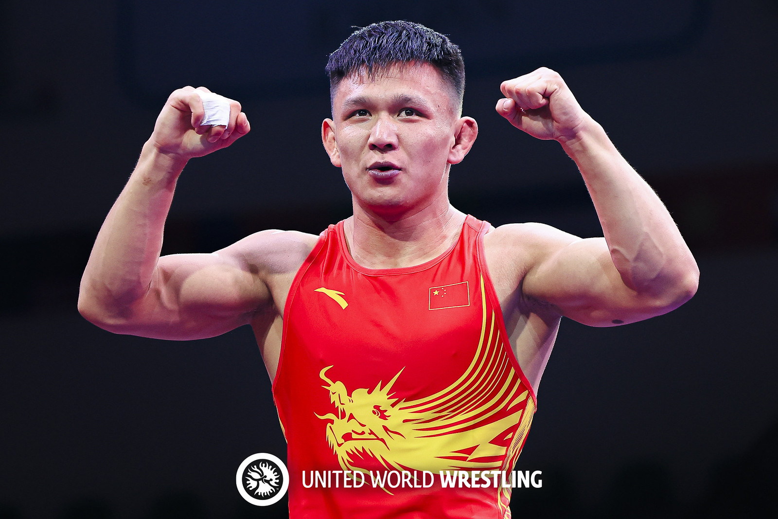 运动员荣耀归来,摔跤夺冠惊艳世界 运动员荣耀归来,摔跤夺冠惊艳世界