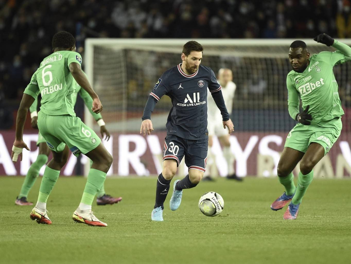 圣埃蒂安主场告捷,法甲保级曙光微现 圣埃蒂安主场告捷,法甲保级曙光微现