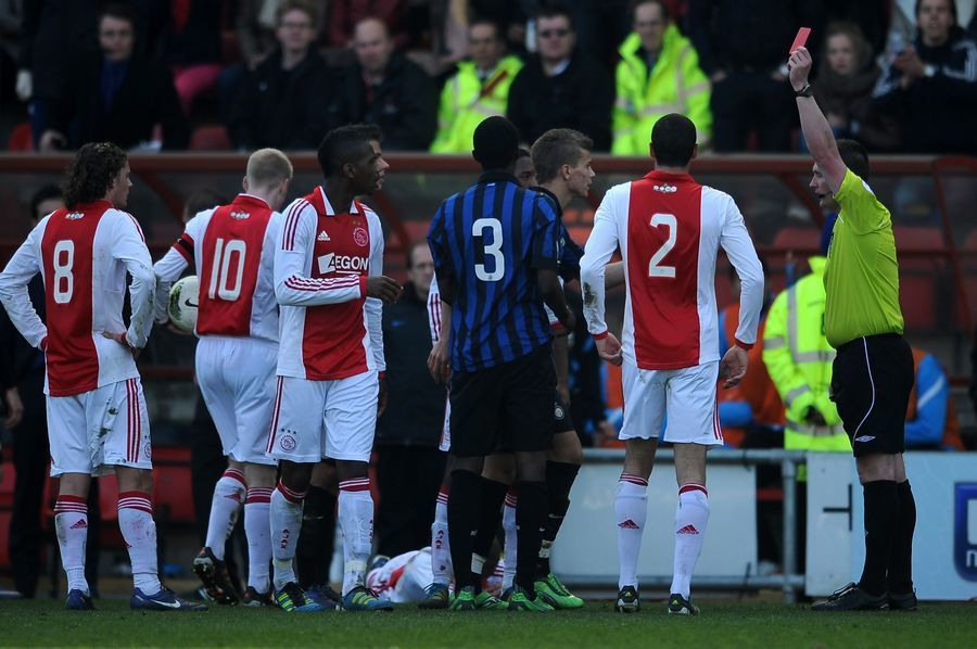 包含汉堡红星客场斩获胜利,延续不败纪录的词条 包含汉堡红星客场斩获胜利,延续不败纪录的词条