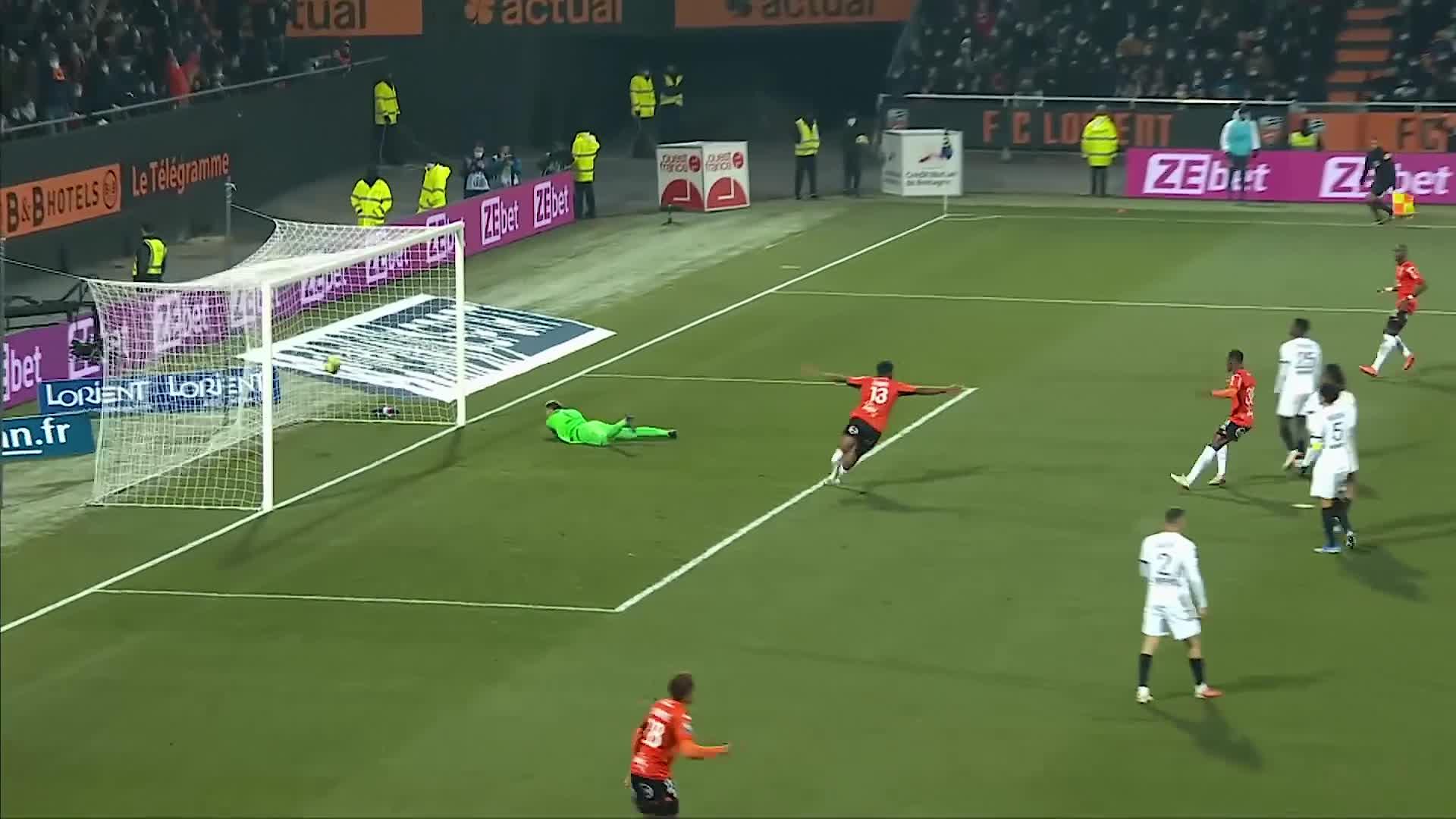 里昂痛失主场胜利,被尼斯逼平 里昂痛失主场胜利,被尼斯逼平