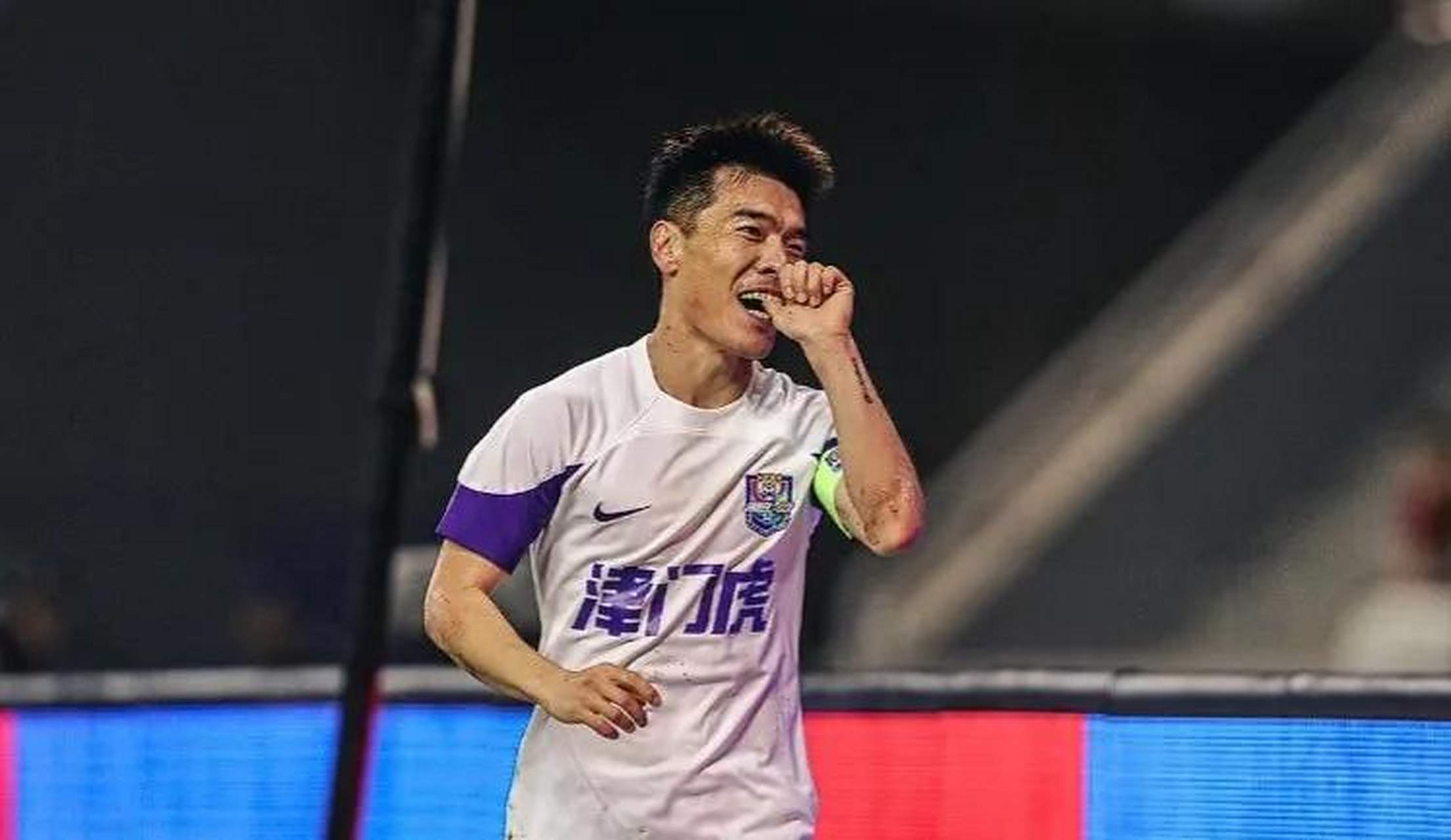 关于高光时刻闪现球场,锋线射手演绎进球狂的信息 关于高光时刻闪现球场,锋线射手演绎进球狂的信息