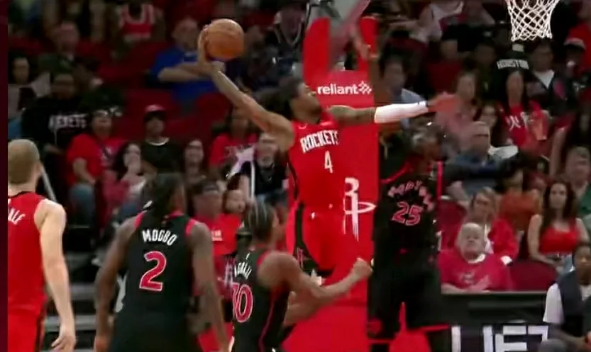 猛龙主场击败雄鹿,小加33分带队砍下胜利 猛龙主场击败雄鹿,小加33分带队砍下胜利