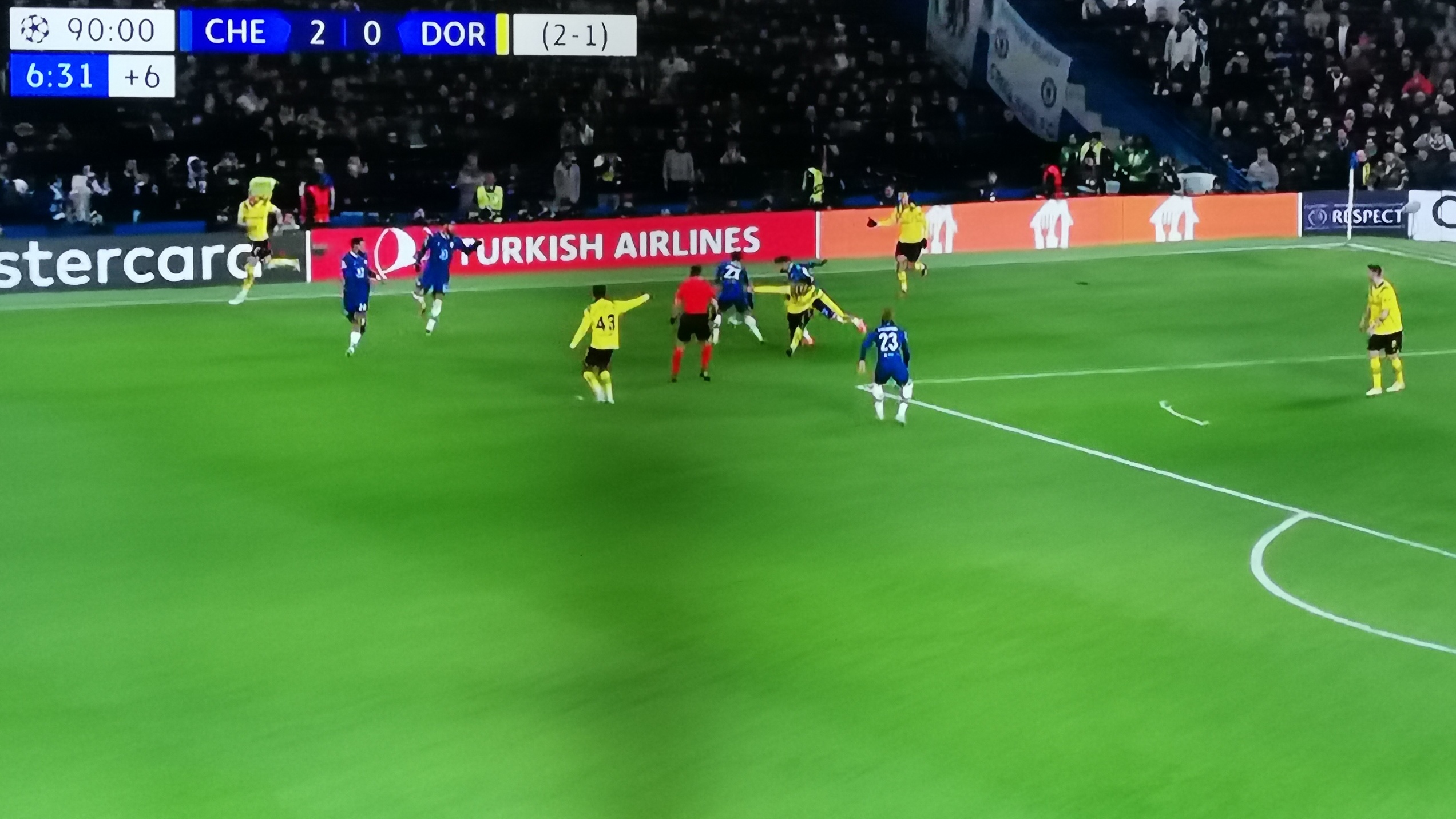 希尔城强劲进攻,多次袭击对手球门 希尔城强劲进攻,多次袭击对手球门