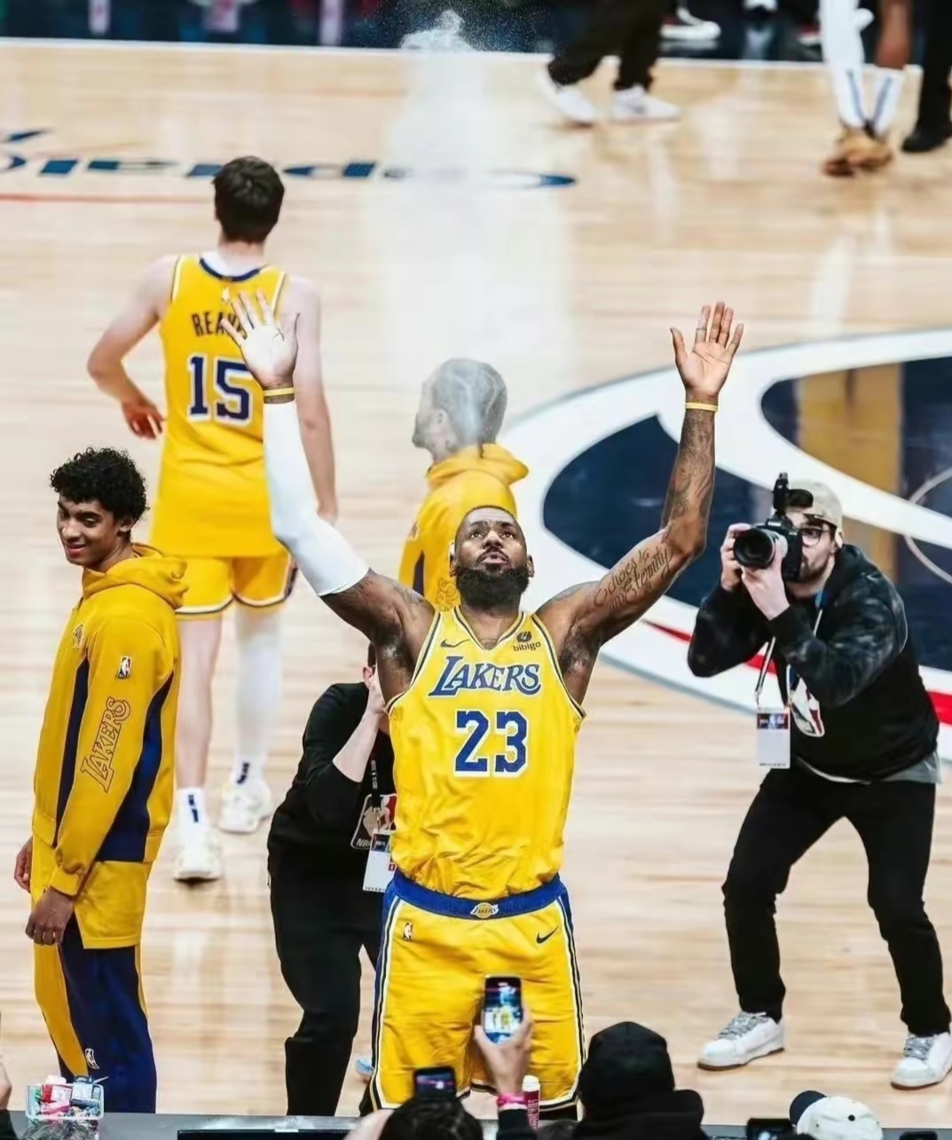 湖人主场失利!詹姆斯无奈缺席难敌掘金 湖人主场失利!詹姆斯无奈缺席难敌掘金