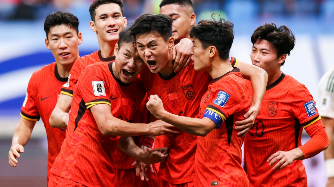 关于亚洲足球盛事激情上演，球迷热情高涨的信息